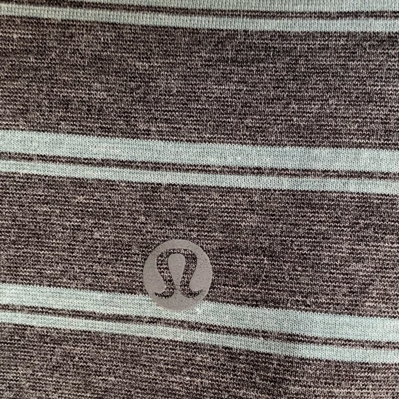 LULULEMON XL short sleeve - Picture 4 of 4